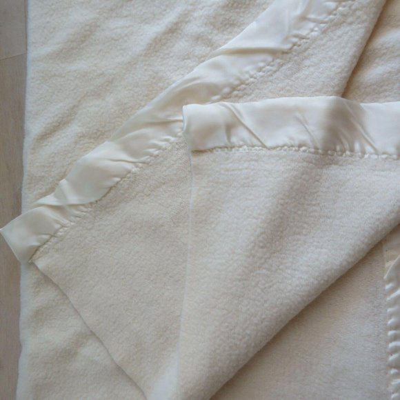 Vintage Acrylic Blanket Satin Trim Beige 86 x 64 Twin Double USA Made - Picture 6 of 11